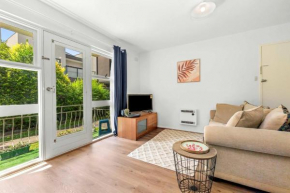 Spacious 1-Bedroom Apartment with Car Space